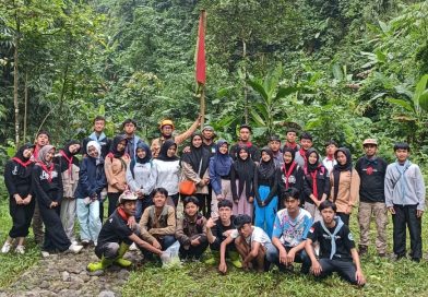 Aksi Bersih Tebing DAS Cisarua, Demi Sungai dan Masa Depan